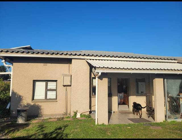3 BEDROOM HOUSE FOR SALE IN UVONGO BEACH